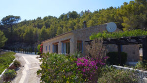 bungalow te koop benissa calpe, foto laag huis van links voor