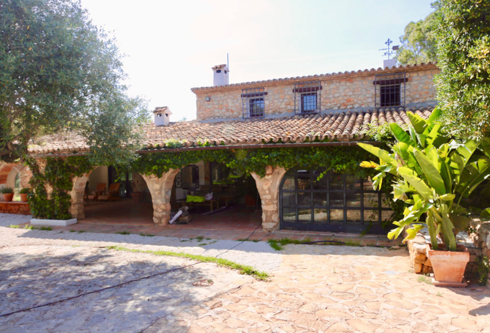 Stylishly converted Finca just outside Benissa and Senija - Plot: 18.500 m2 - Asking price: 1.295.000€